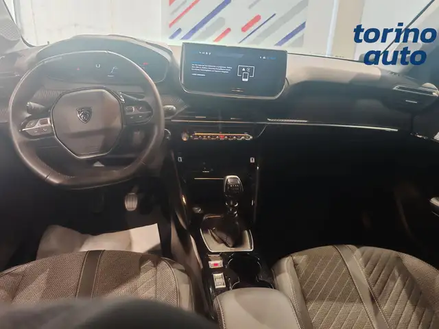 Peugeot 208 view 10