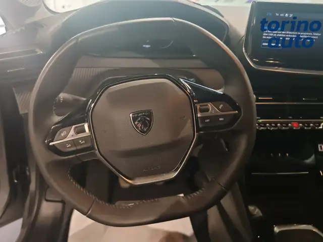 Peugeot 208 view 11
