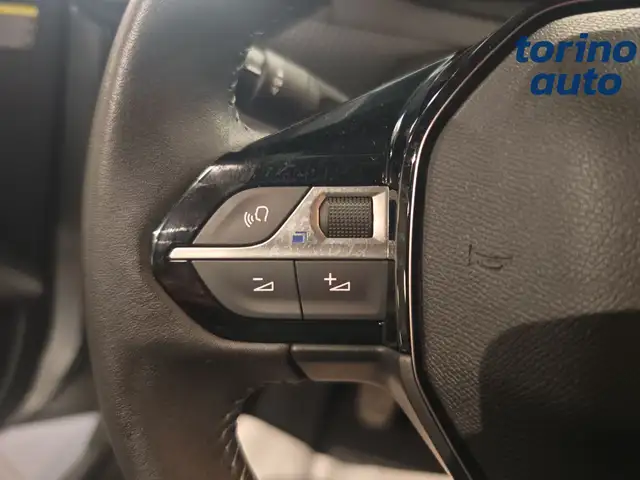 Peugeot 208 view 15
