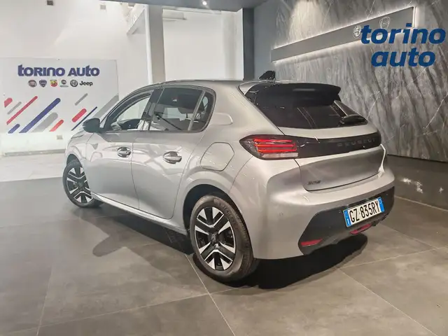 Peugeot 208 view 4