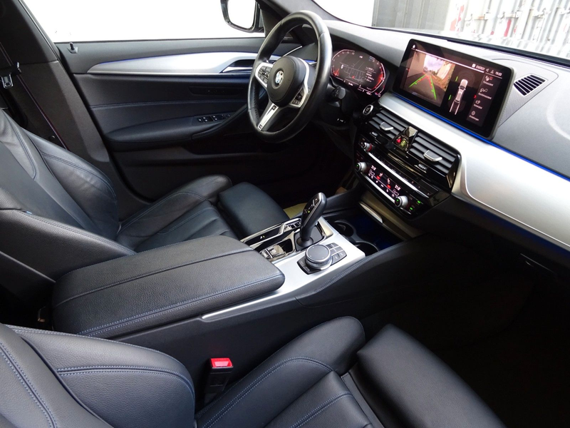 BMW 520 d Touring Aut 18" M Sportpaket Navi LEDer H/K — photo 8