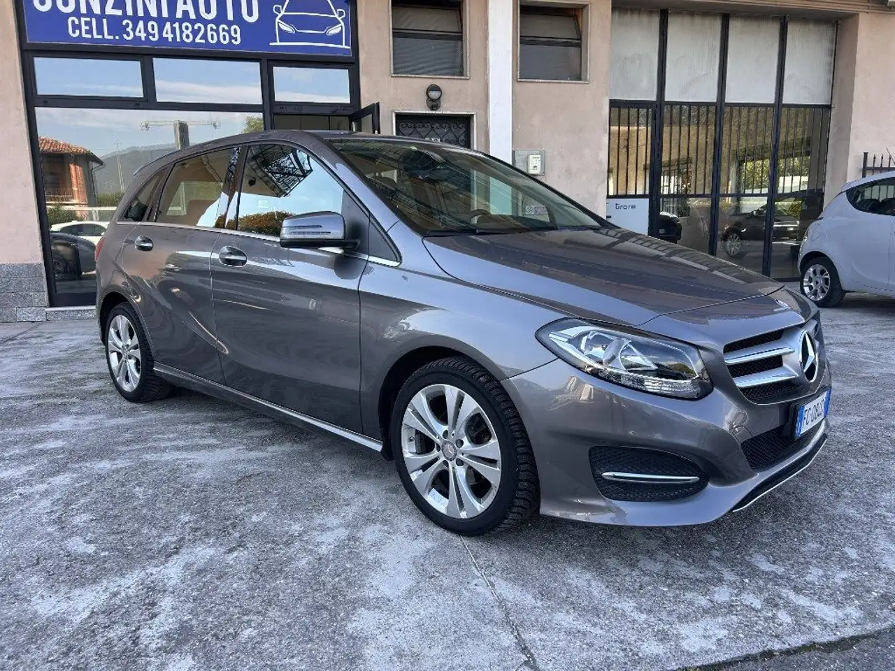 Mercedes-Benz B 180