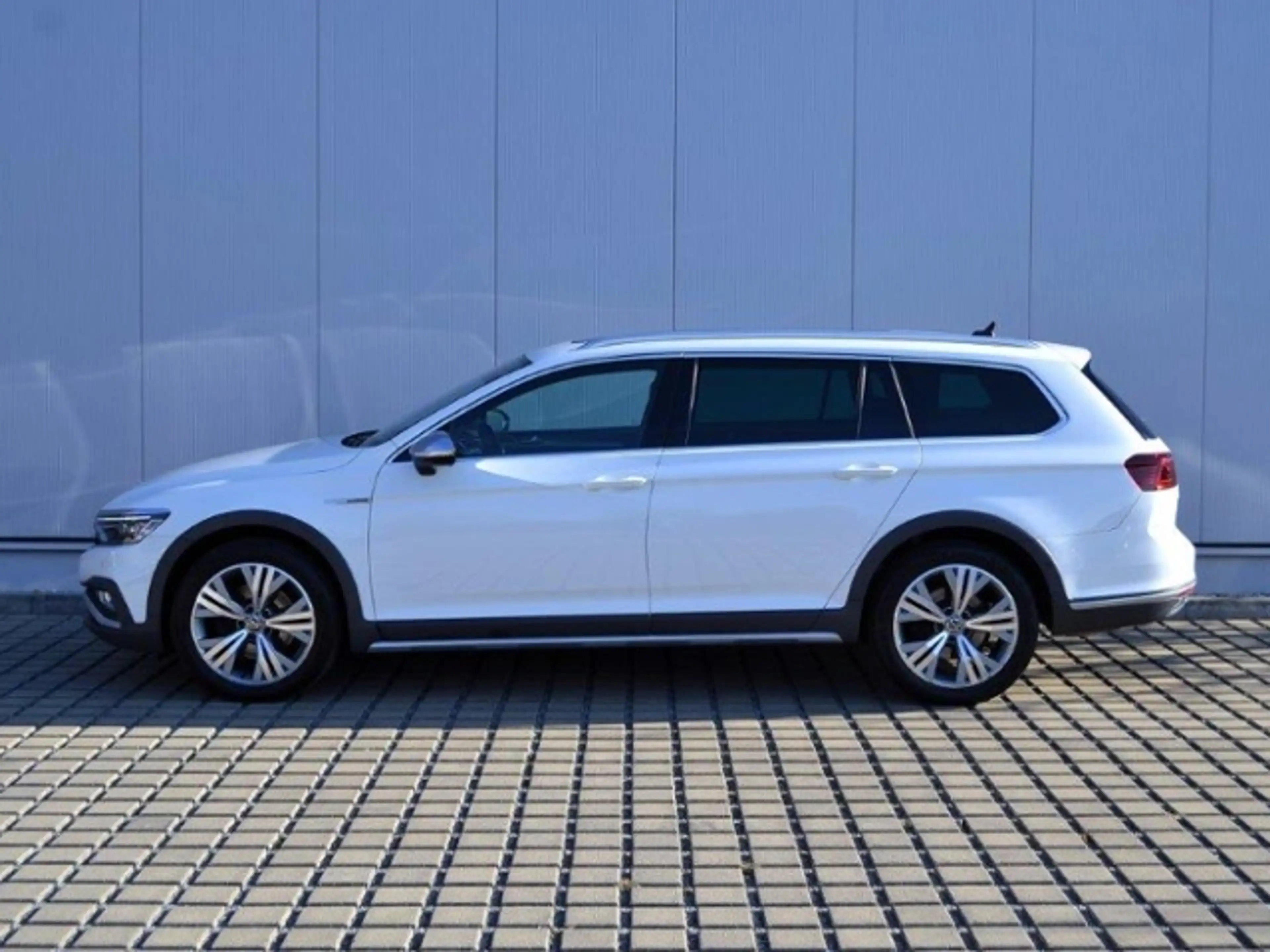 Volkswagen Passat Alltrack 2.0 TDI 190 PS 4Motion DSG AHK/MATRIX/18-ZOLL/PAN — photo 2