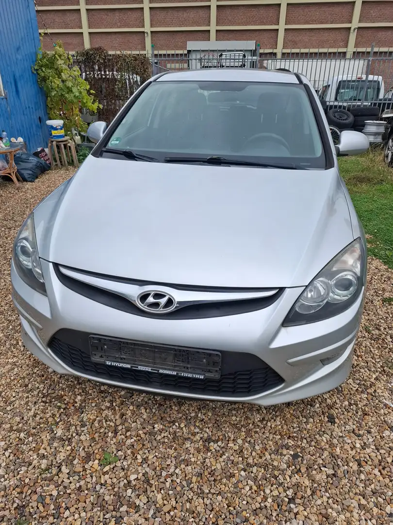 Hyundai i30 i30 1.4 blue Comfort Grau - 2
