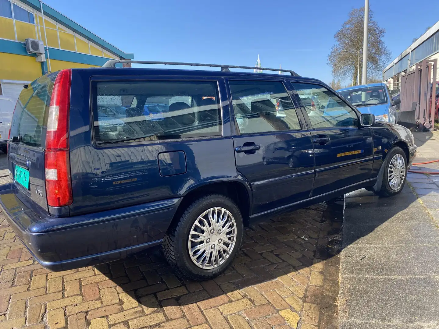 Volvo V70 2.5-20V Comfort Luxury Bleu - 2