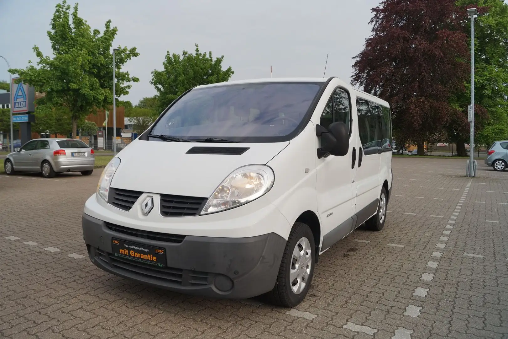 Renault Trafic 2,0 DCI Combi 2x Schiebet. 9-Sitze 32t Km Weiß - 1