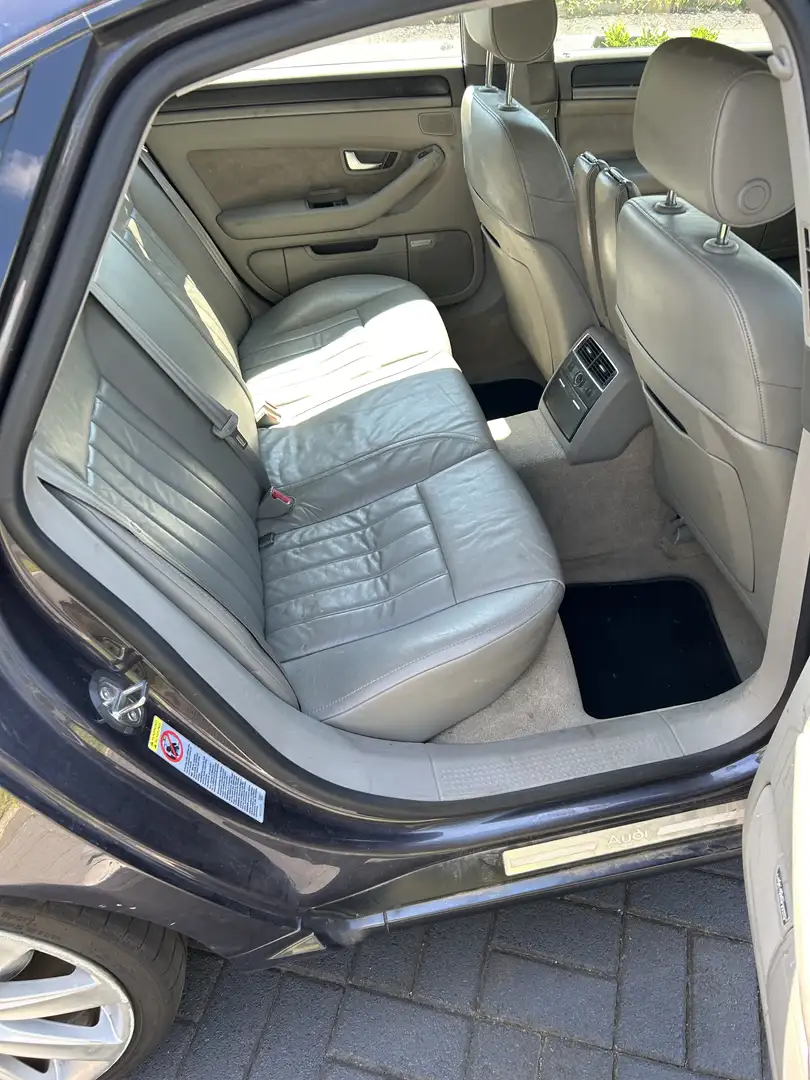 Audi A8 4.2 quattro - 1