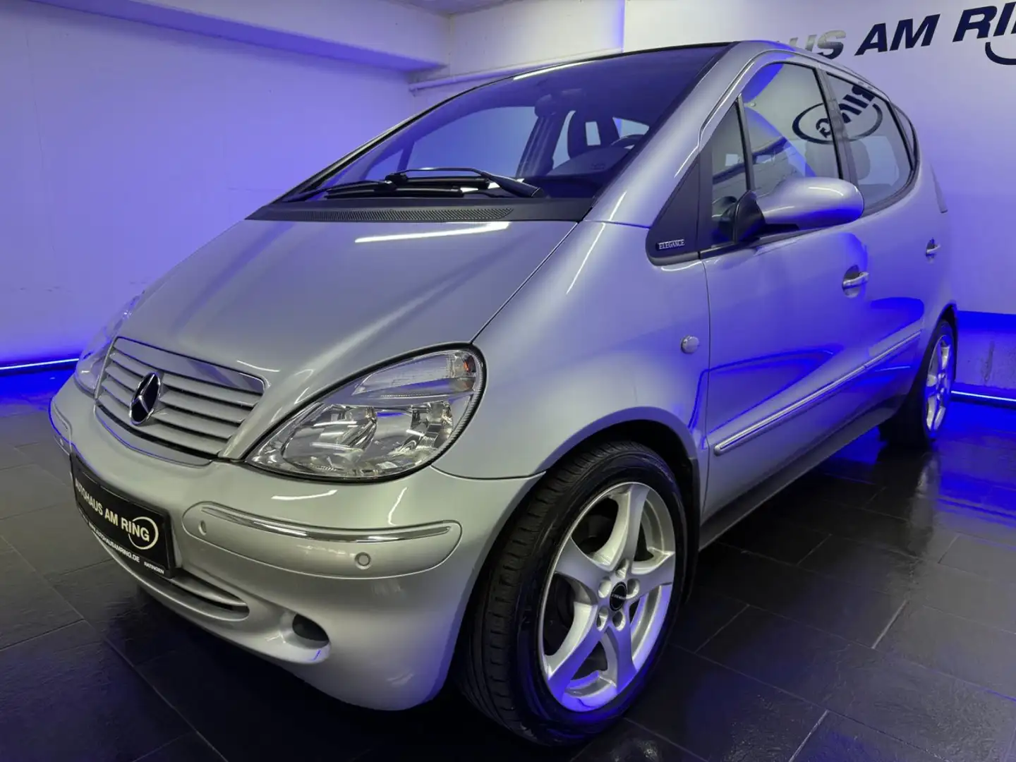 Mercedes-Benz A 190 Elegance Aut. KLIMA ALU 2xPDC TEMPO Gris - 2