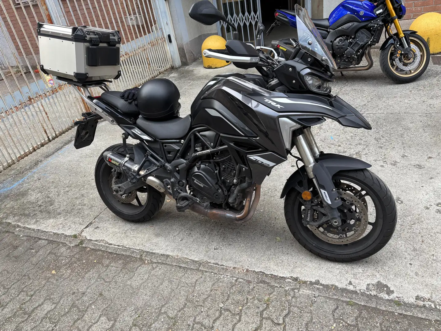 Benelli TRK 702 Szary - 1