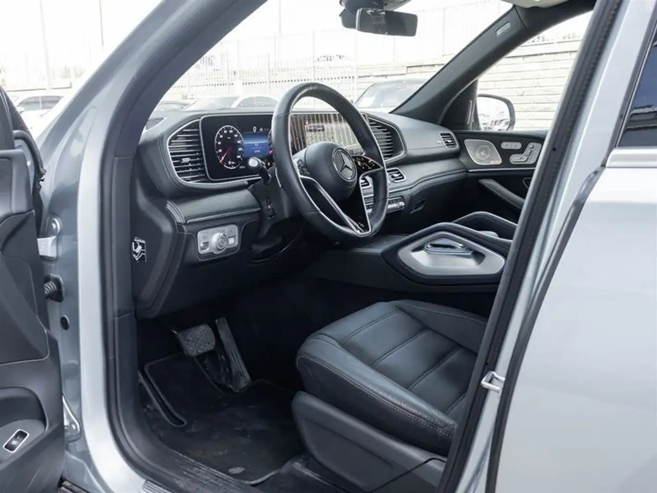 Mercedes-Benz GLS снимка Mercedes-Benz GLS