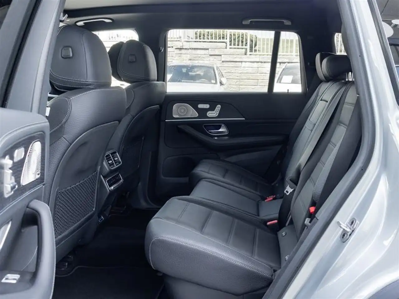 Mercedes-Benz GLS снимка Mercedes-Benz GLS