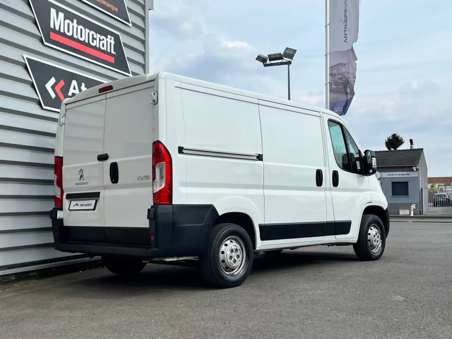 Peugeot Boxer 330 L1H1 2.0 BlueHDi 130 Premium Pack - 2