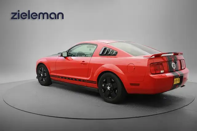 Ford Mustang view 3
