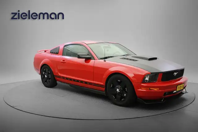 2005 Ford Mustang in Red for sale