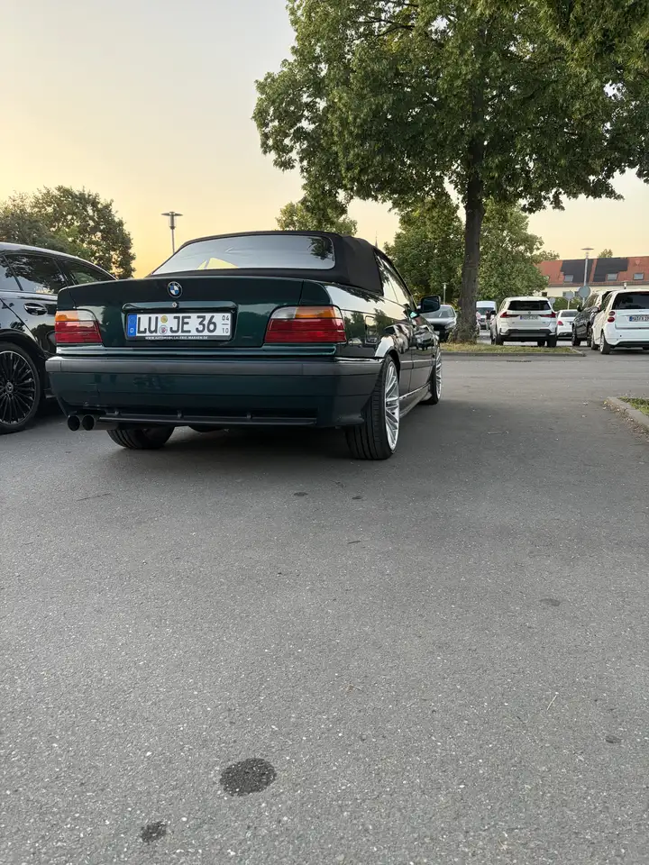 BMW 320i, foto 2