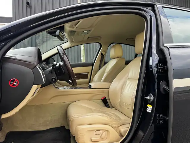 Jaguar XF view 14