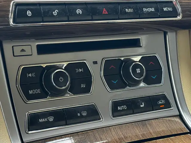 Jaguar XF view 9