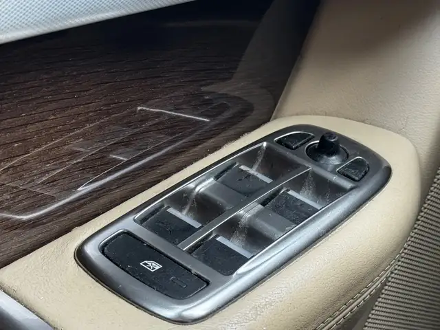 Jaguar XF view 8
