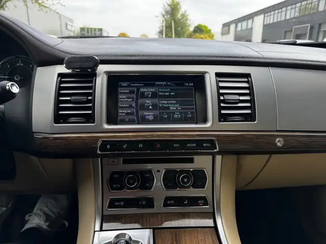 Jaguar XF view 7