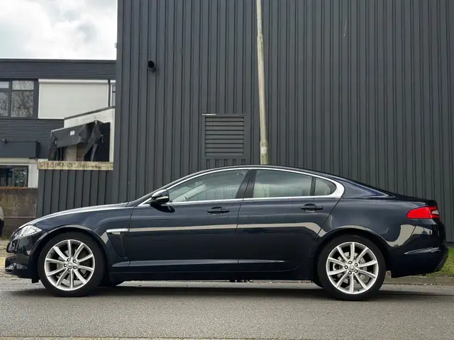 Jaguar XF view 2