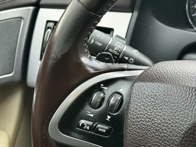 Jaguar XF view 13