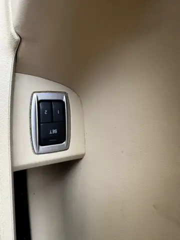 Jaguar XF view 15
