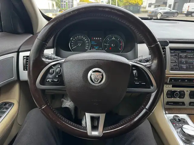 Jaguar XF view 5