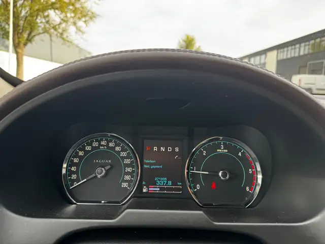 Jaguar XF view 11