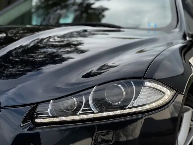 Jaguar XF view 4