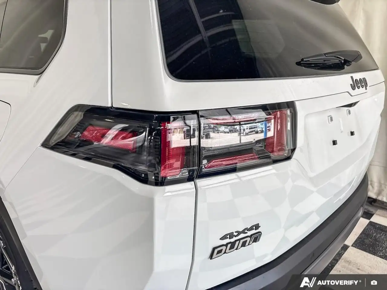 Jeep Cherokee снимка Jeep Cherokee