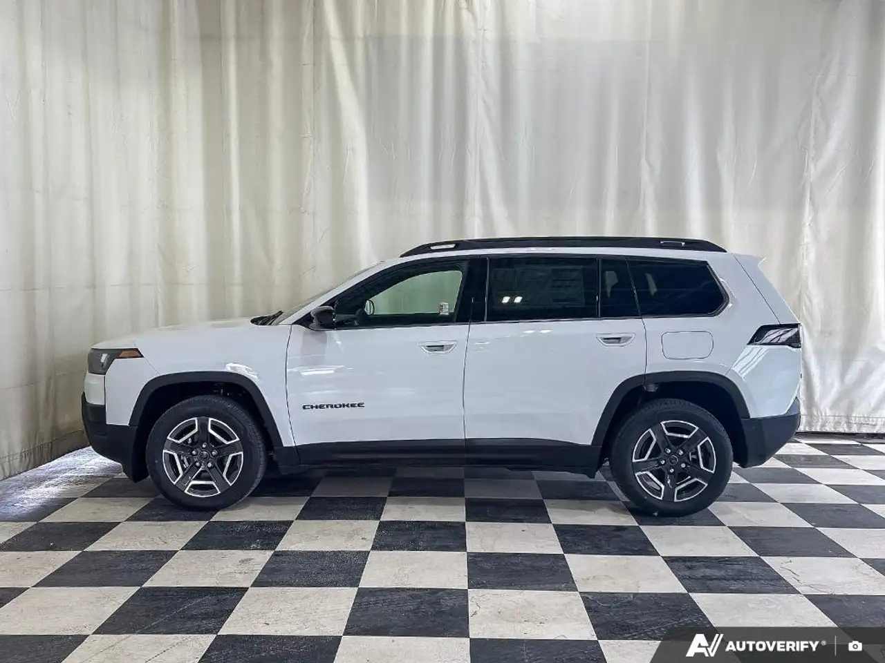 Jeep Cherokee снимка Jeep Cherokee