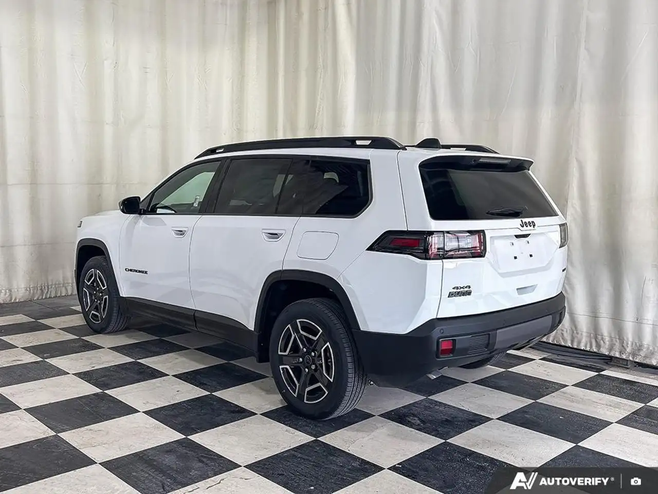 Jeep Cherokee снимка Jeep Cherokee