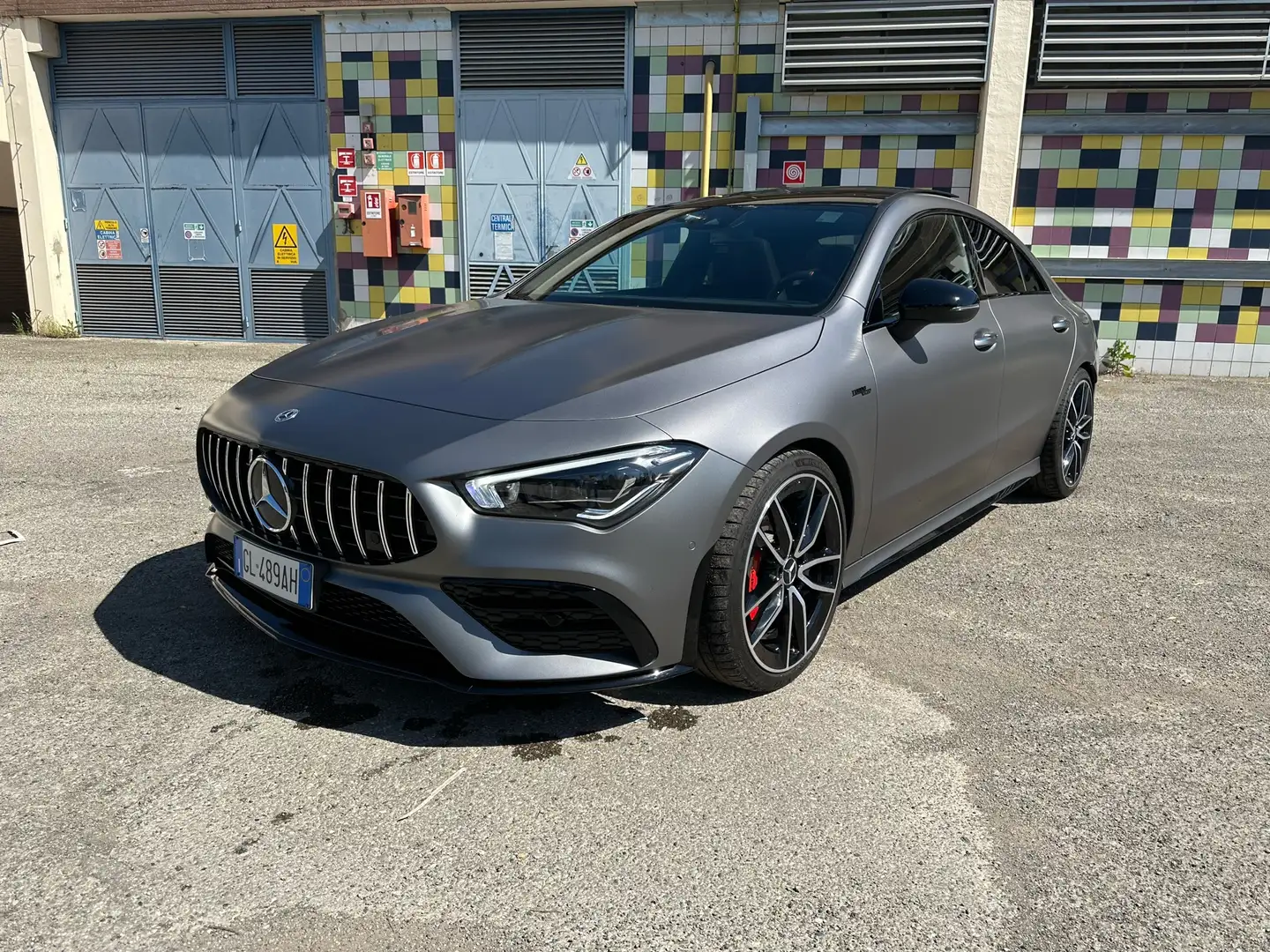 Mercedes-Benz CLA 35 AMG Coupe Race Edition 4matic auto Grijs - 1