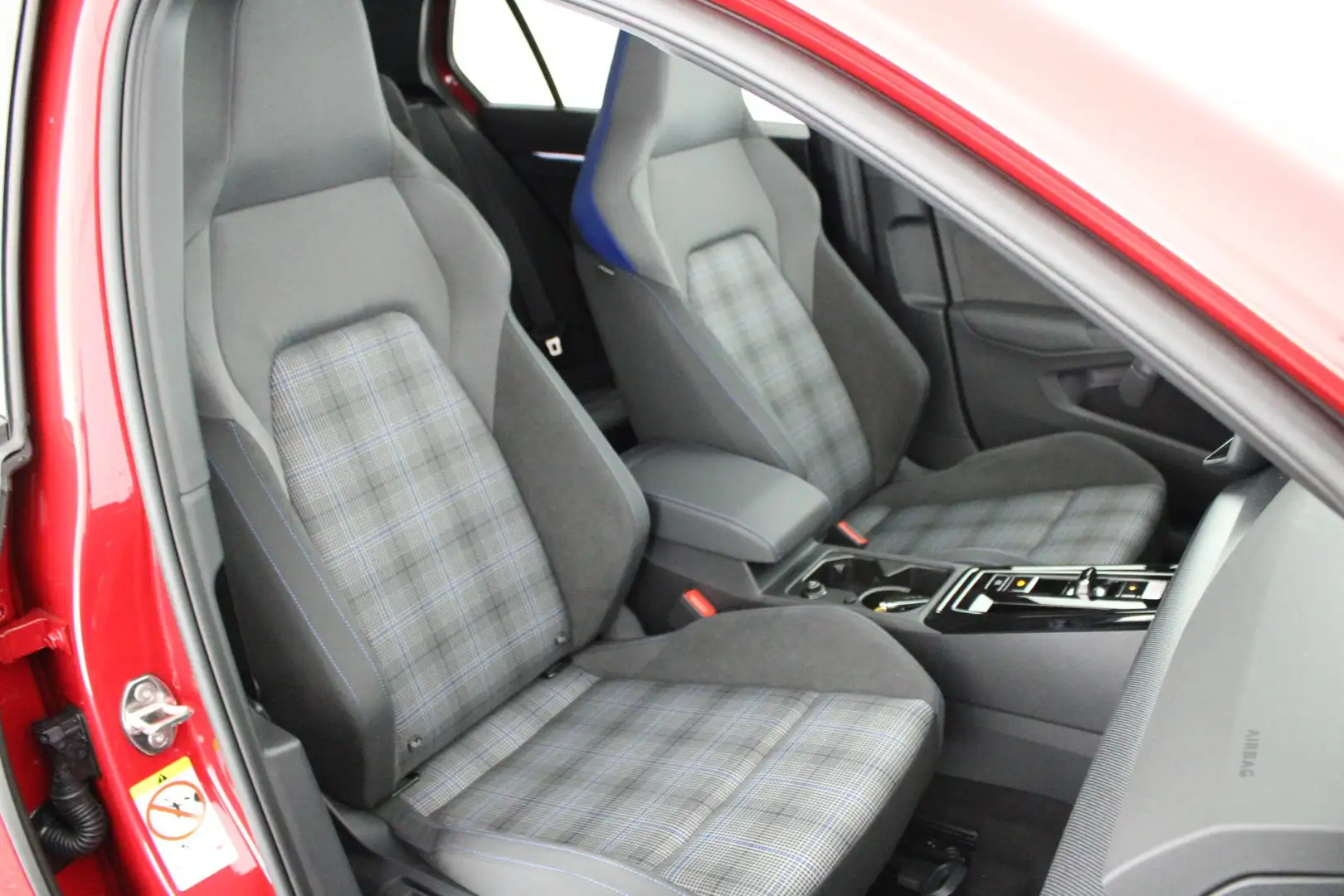 Volkswagen Golf GTE 1.5 272pk eHybrid Trekhaak 360Camera Head-Up Panor Rouge - 2