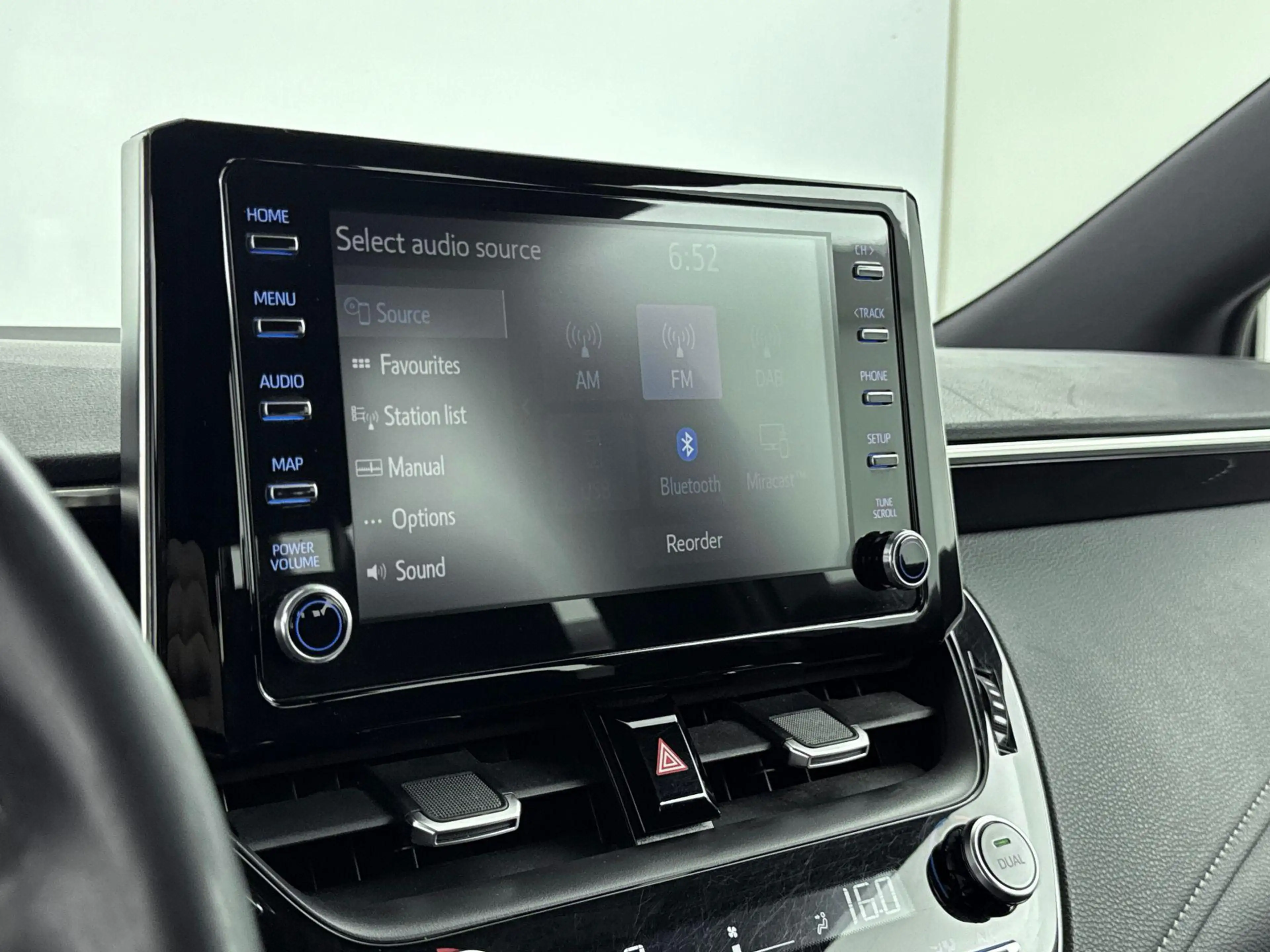 Toyota Corolla Touring Sports 1.8 HYBRID ACTIVE | HYBRID | CAMERA — photo 13