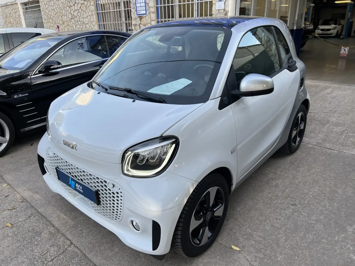 smart forTwo Coupé EQ Passion Weiß - 1