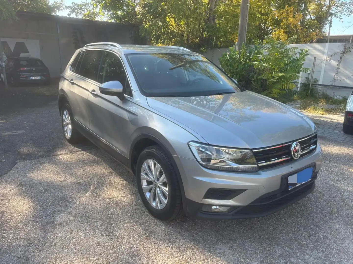 Volkswagen Tiguan 2.0 TDI SCR DSG 4MOTION Business BMT Grau - 1