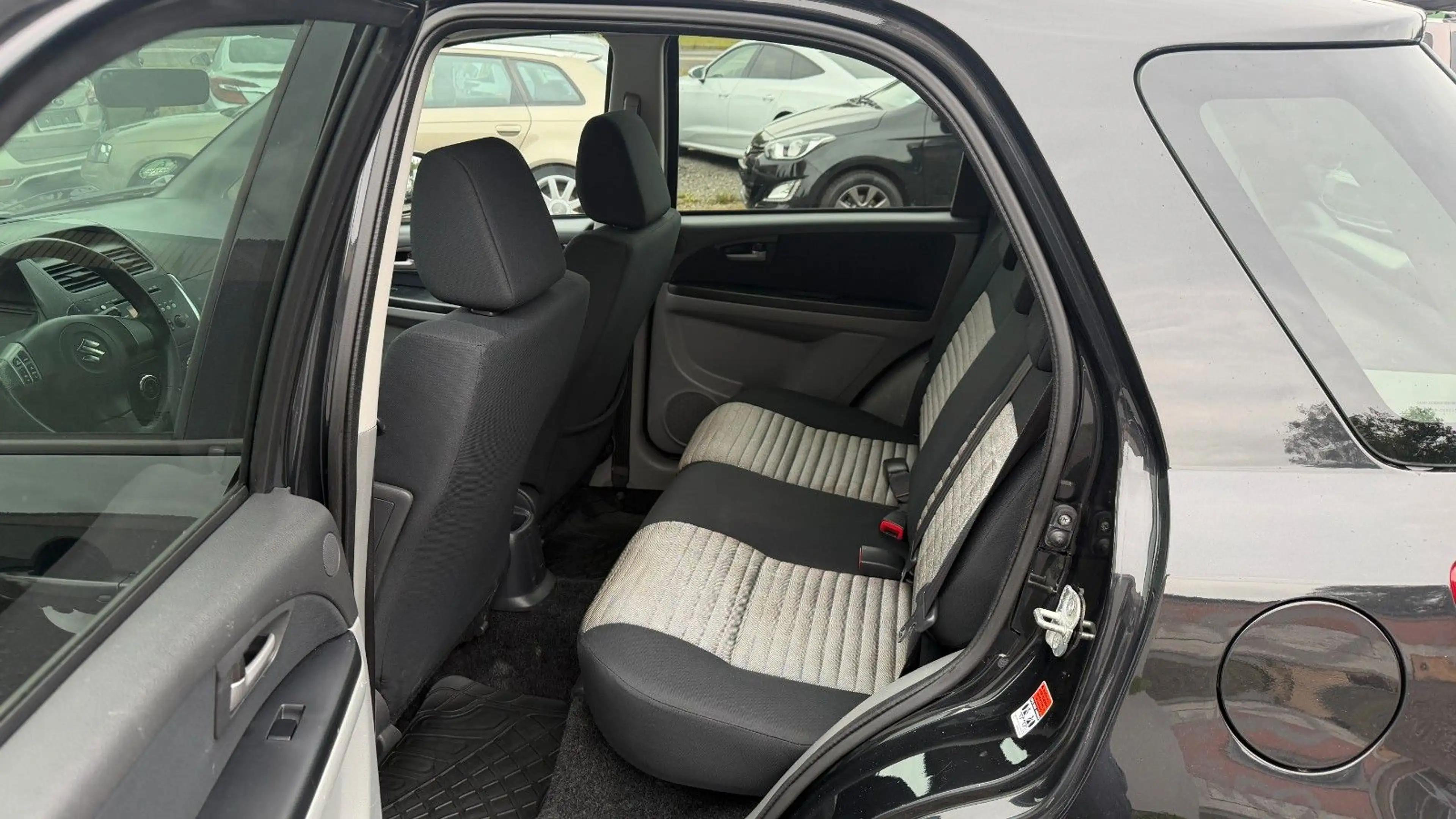 Suzuki SX4 Club Allrad Klima Navi Sitzheizung PDC — photo 15