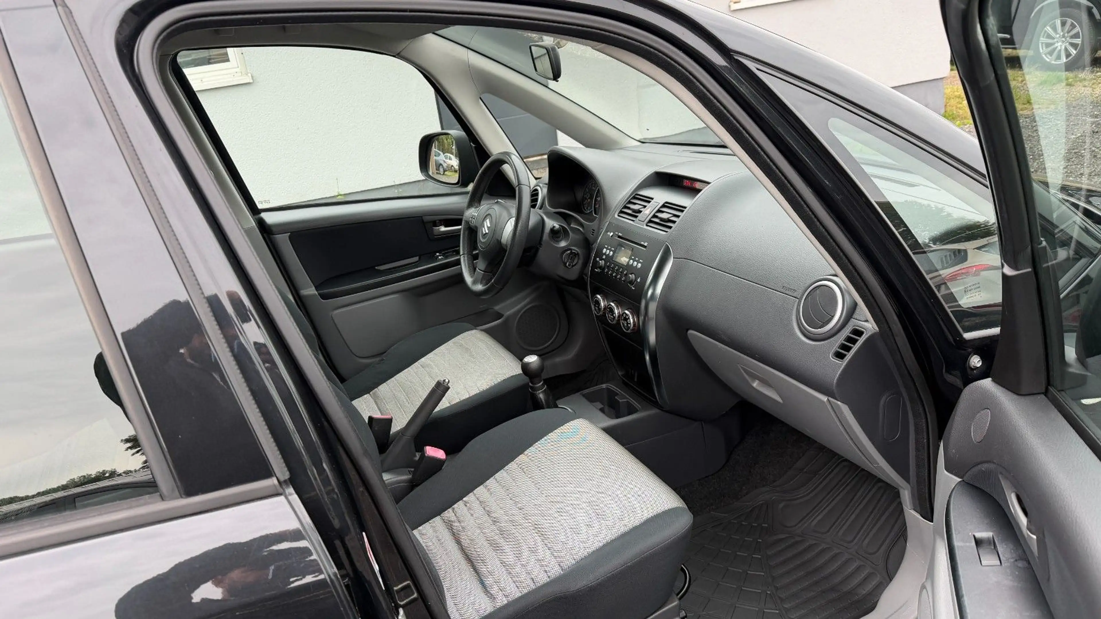 Suzuki SX4 Club Allrad Klima Navi Sitzheizung PDC — photo 9