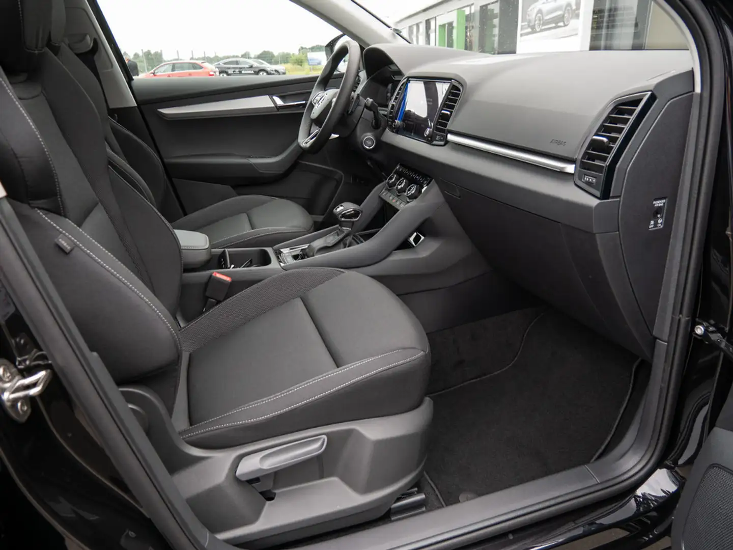 Skoda Karoq 2.0 TDI Selection 4x4 AHK ACC STANDHZ Schwarz - 2