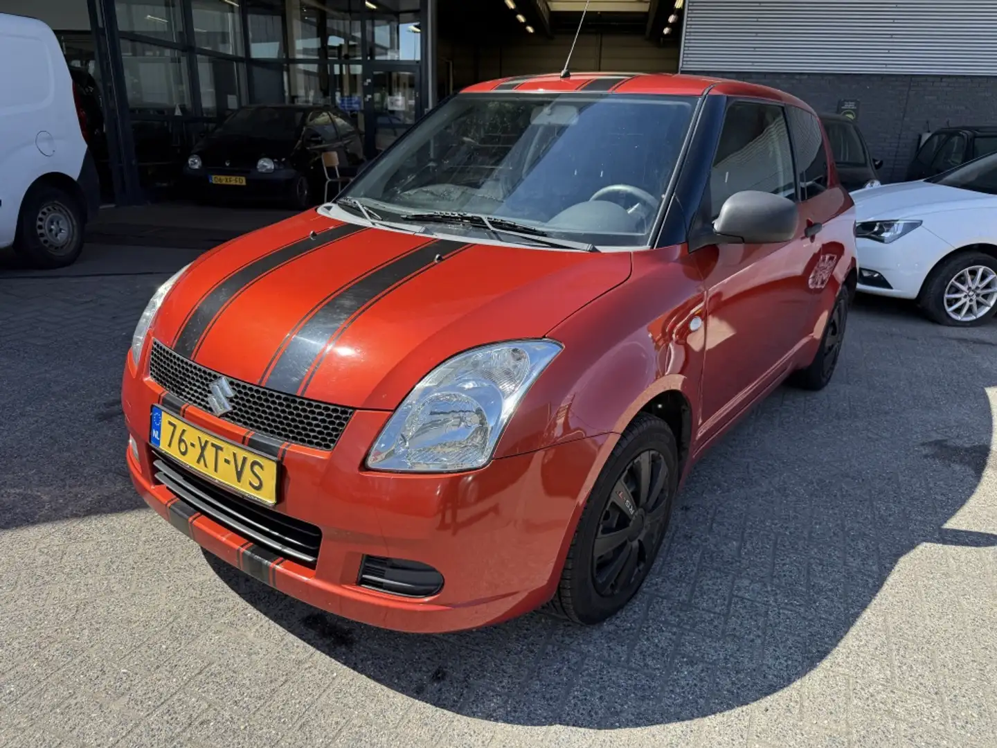Suzuki Swift 1.3 GA Orange - 1