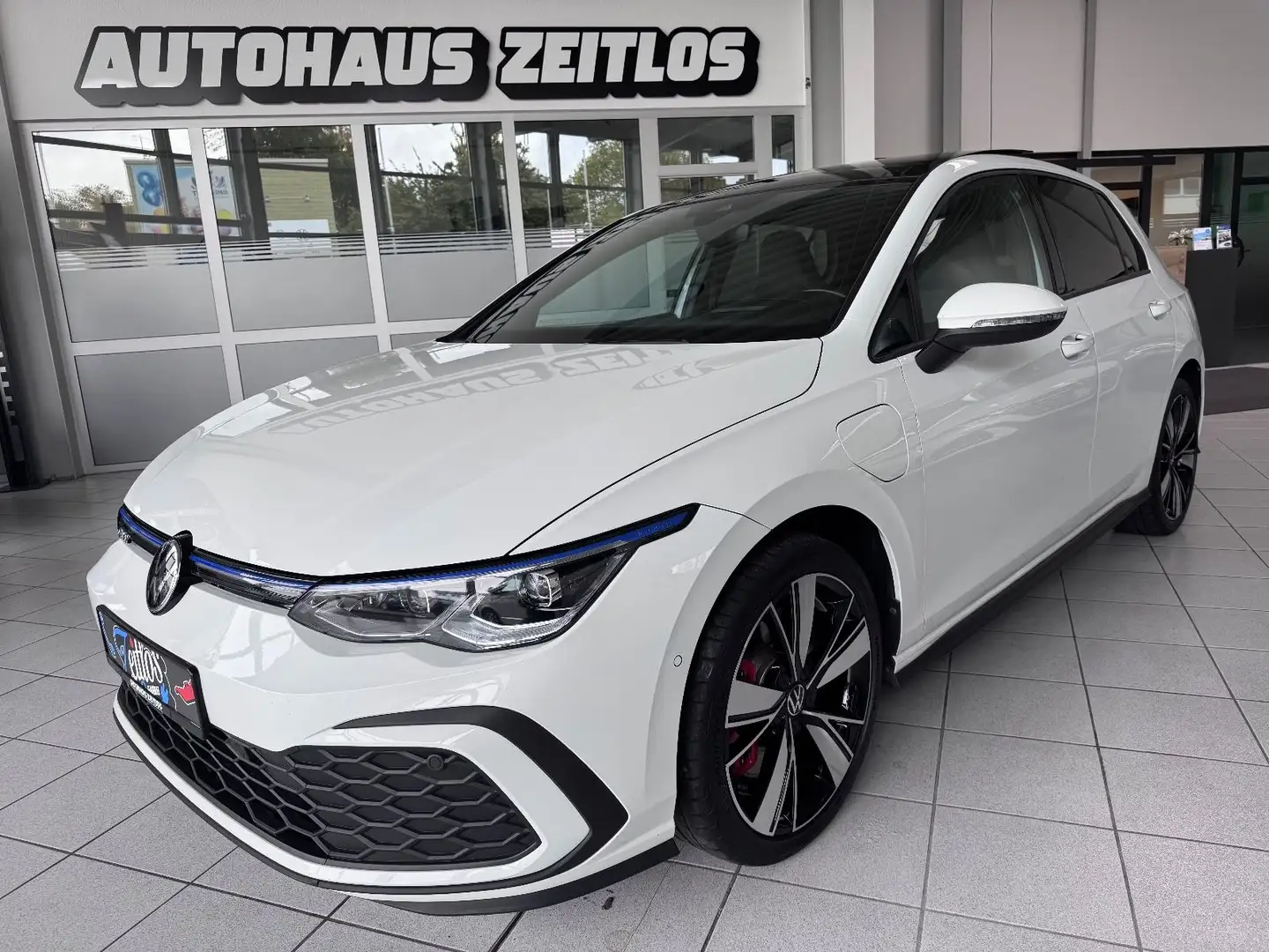Volkswagen Golf VIII GTE eHybrid *Pano*Matrix*StHz*CarPlay* Blanc - 1