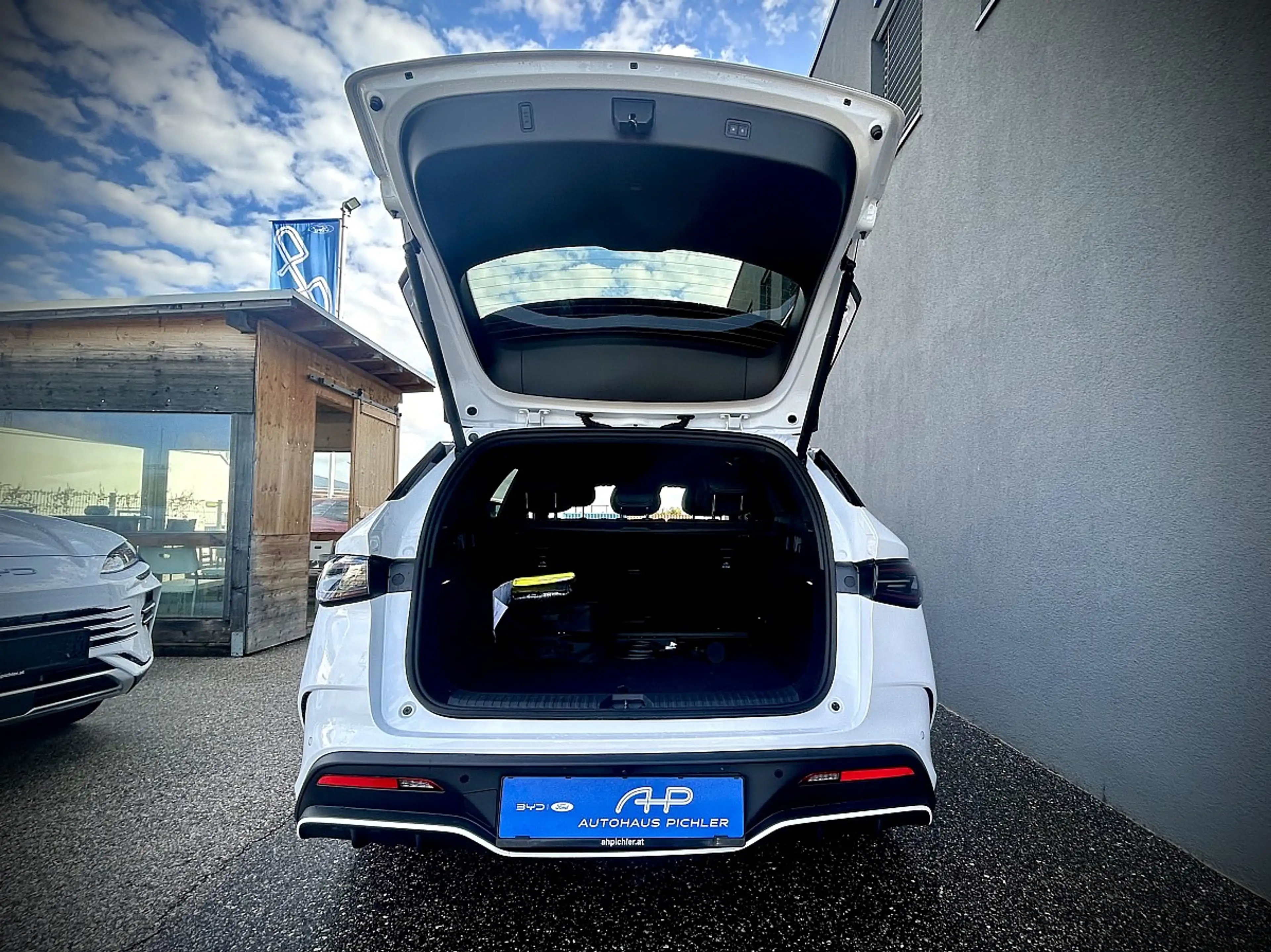 BYD Seal 6 DM-i Touring Comfort Lite PHEV 19kWh 212PS WOW ... — photo 15