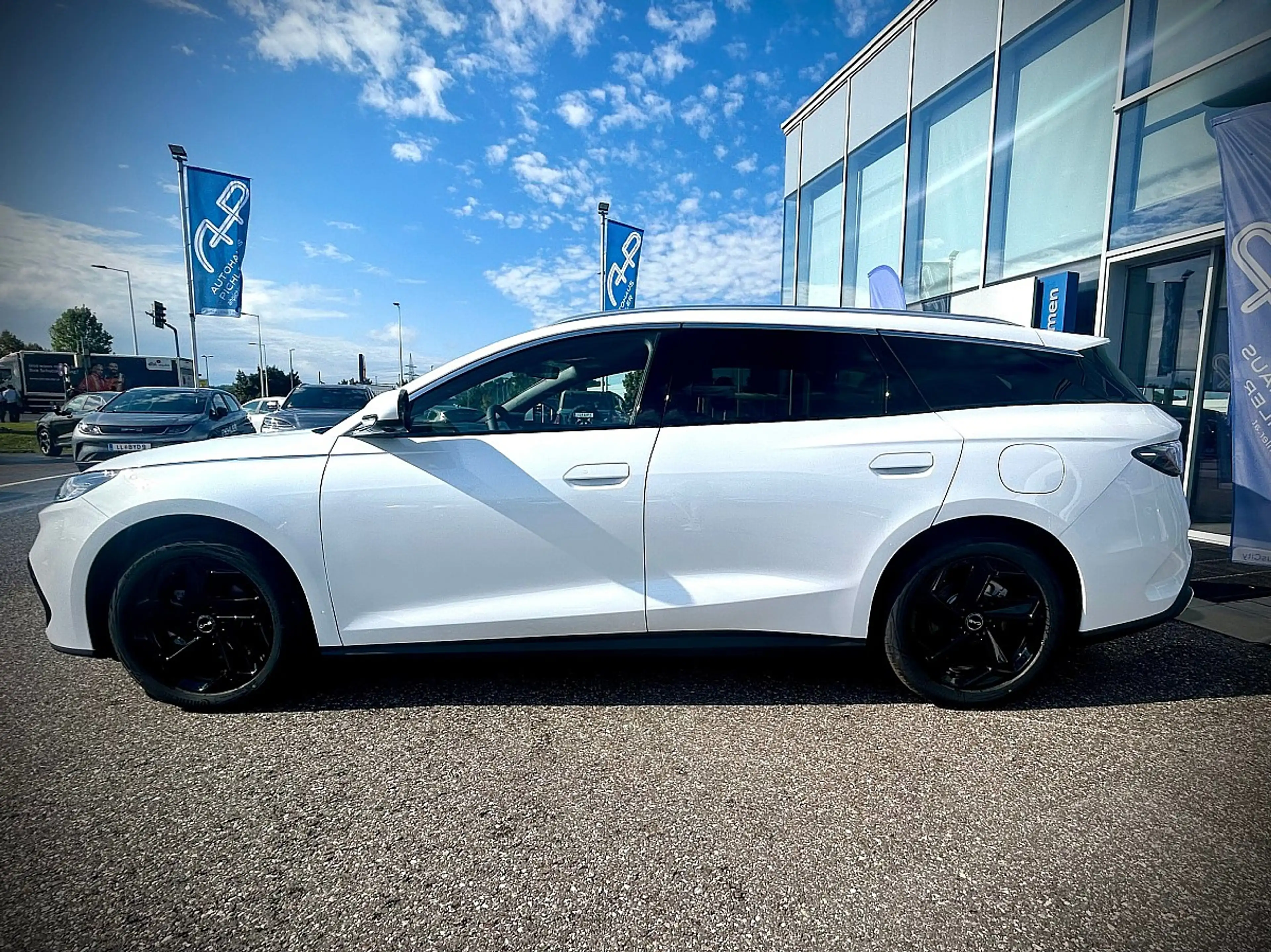 BYD Seal 6 DM-i Touring Comfort Lite PHEV 19kWh 212PS WOW ... — photo 4