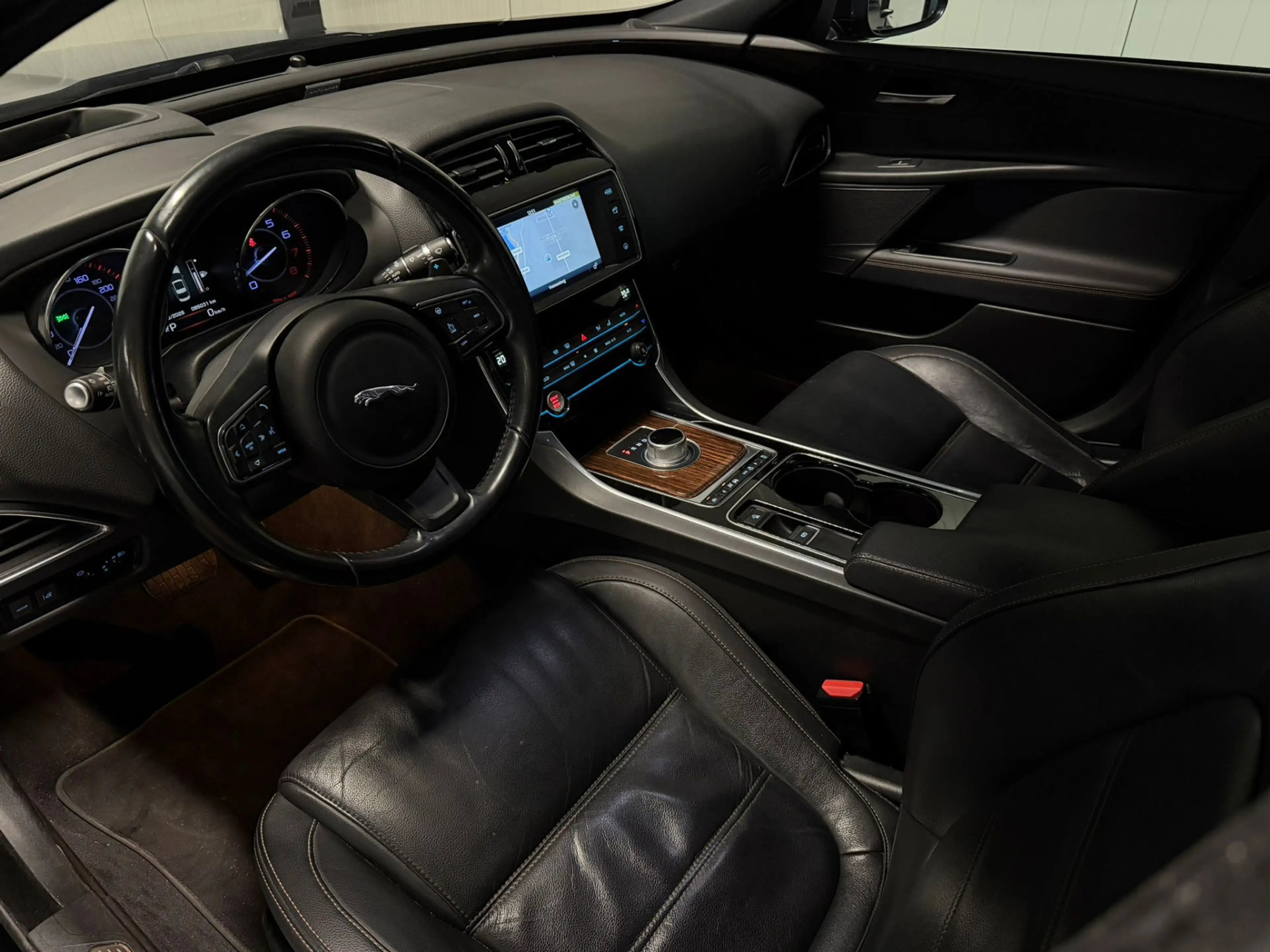 Jaguar XE 2.0 Portfolio HUD Leder NL Auto NAP — photo 5