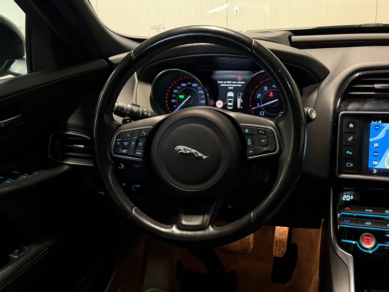 Jaguar XE 2.0 Portfolio HUD Leder NL Auto NAP — photo 12