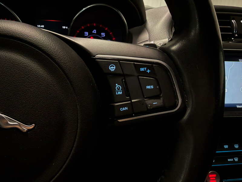Jaguar XE 2.0 Portfolio HUD Leder NL Auto NAP — photo 15