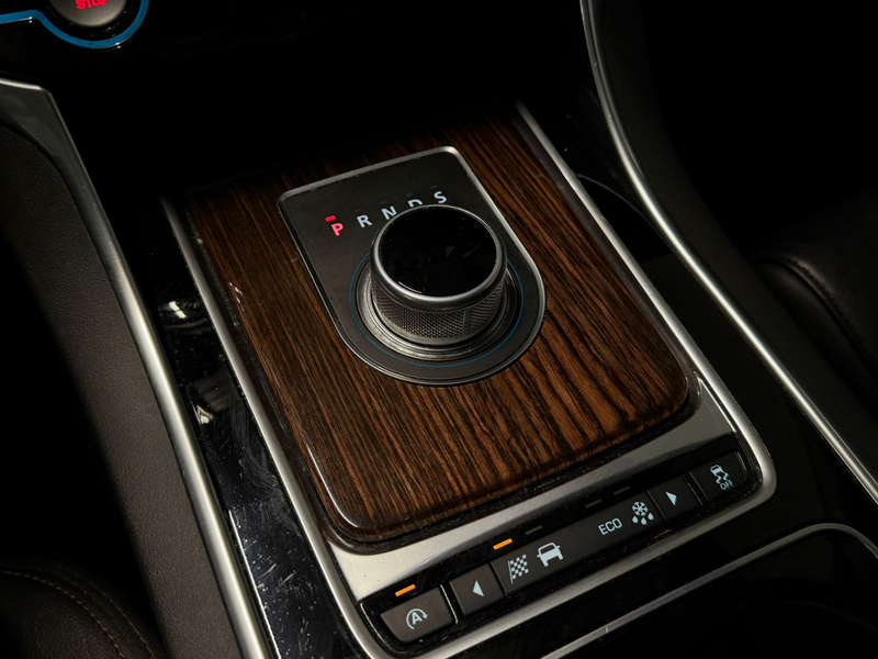 Jaguar XE 2.0 Portfolio HUD Leder NL Auto NAP — photo 16