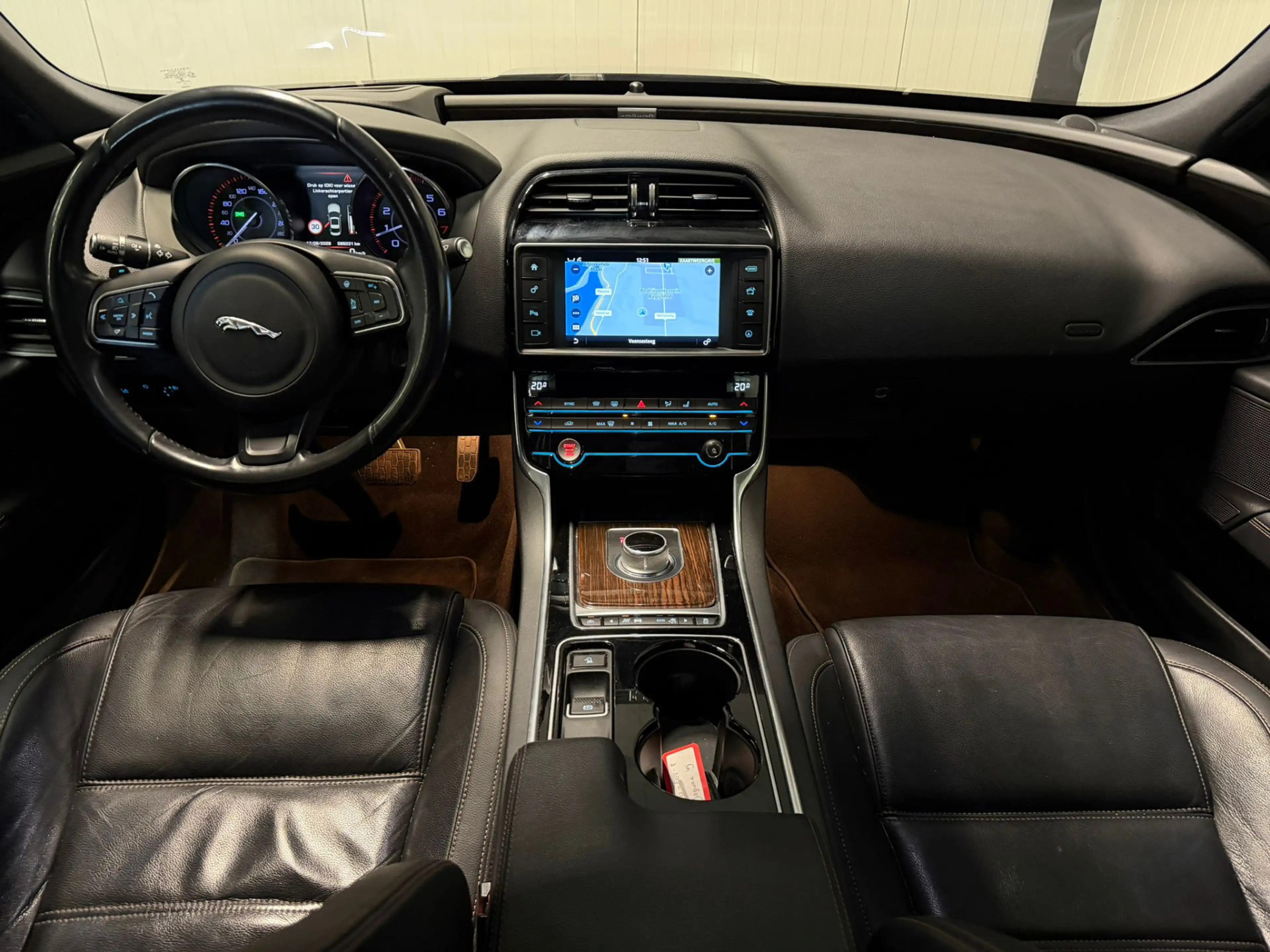 Jaguar XE 2.0 Portfolio HUD Leder NL Auto NAP — photo 3