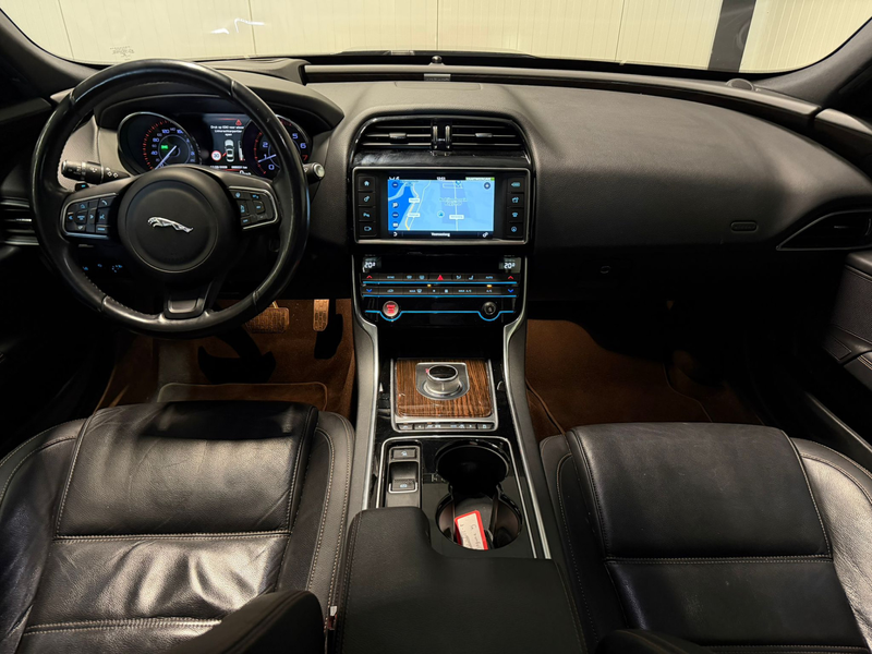 Jaguar XE 2.0 Portfolio HUD Leder NL Auto NAP — photo 3